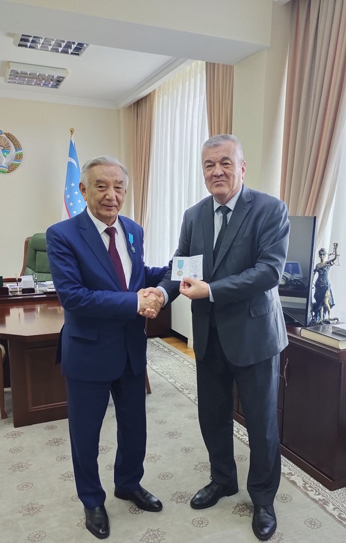 Ўзбекистон Конституциявий суди раиси Қозоғистон  «Конституциянинг 30 йиллиги» эсдалик медали билан тақдирланди 
