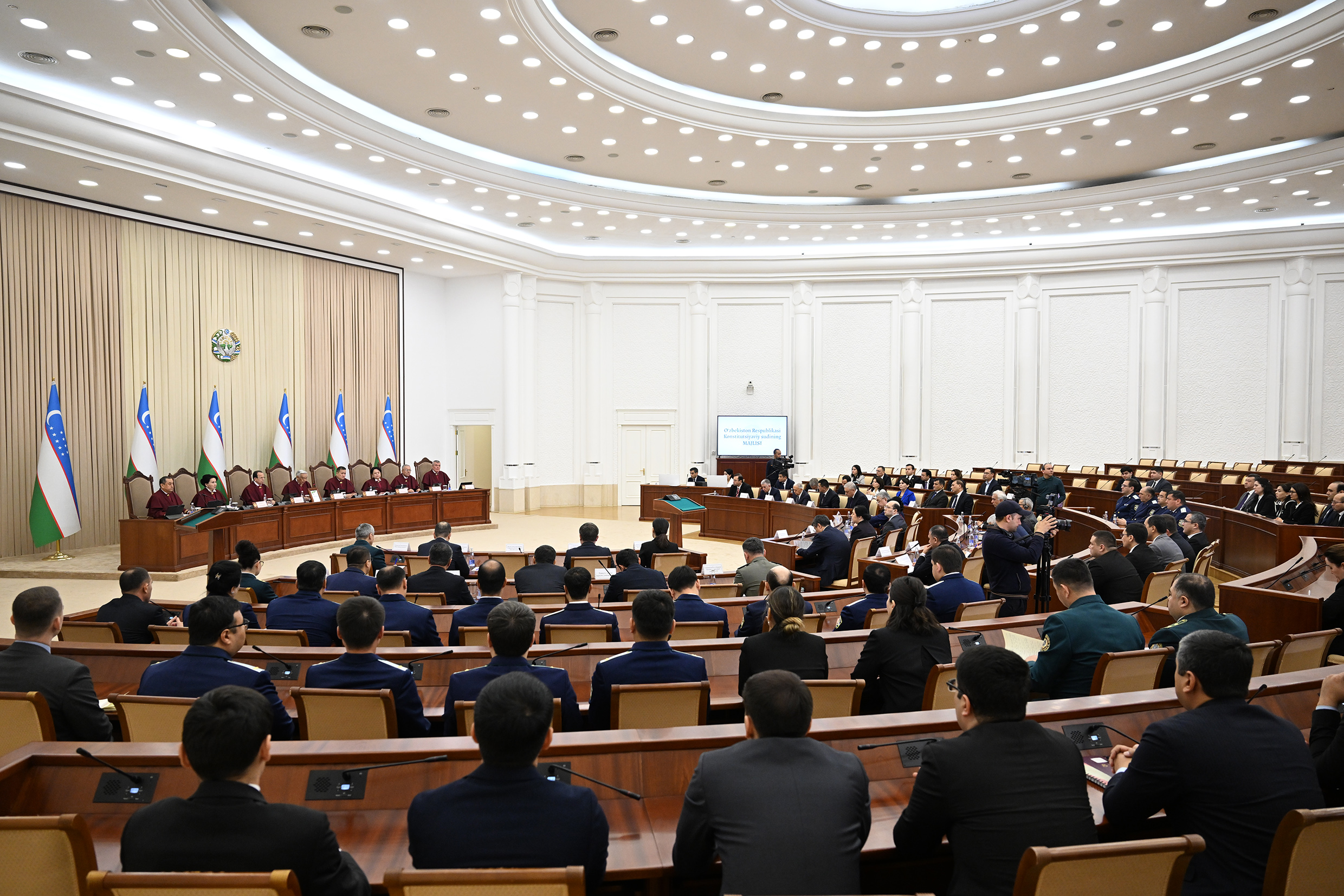 Конституциявий суд мамлакатдаги конституциявий қонунийликнинг ҳолати тўғрисидаги ахборотни кўриб чиқди 